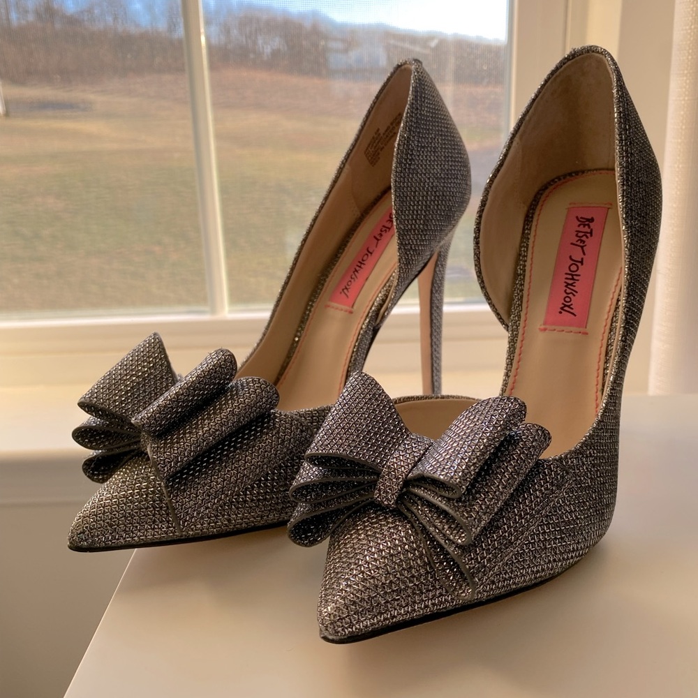 Betsey Johnson Prince Glitter Bow Pumps / Heels Size 5